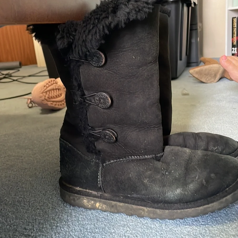 Uggs - Picture 2 of 2